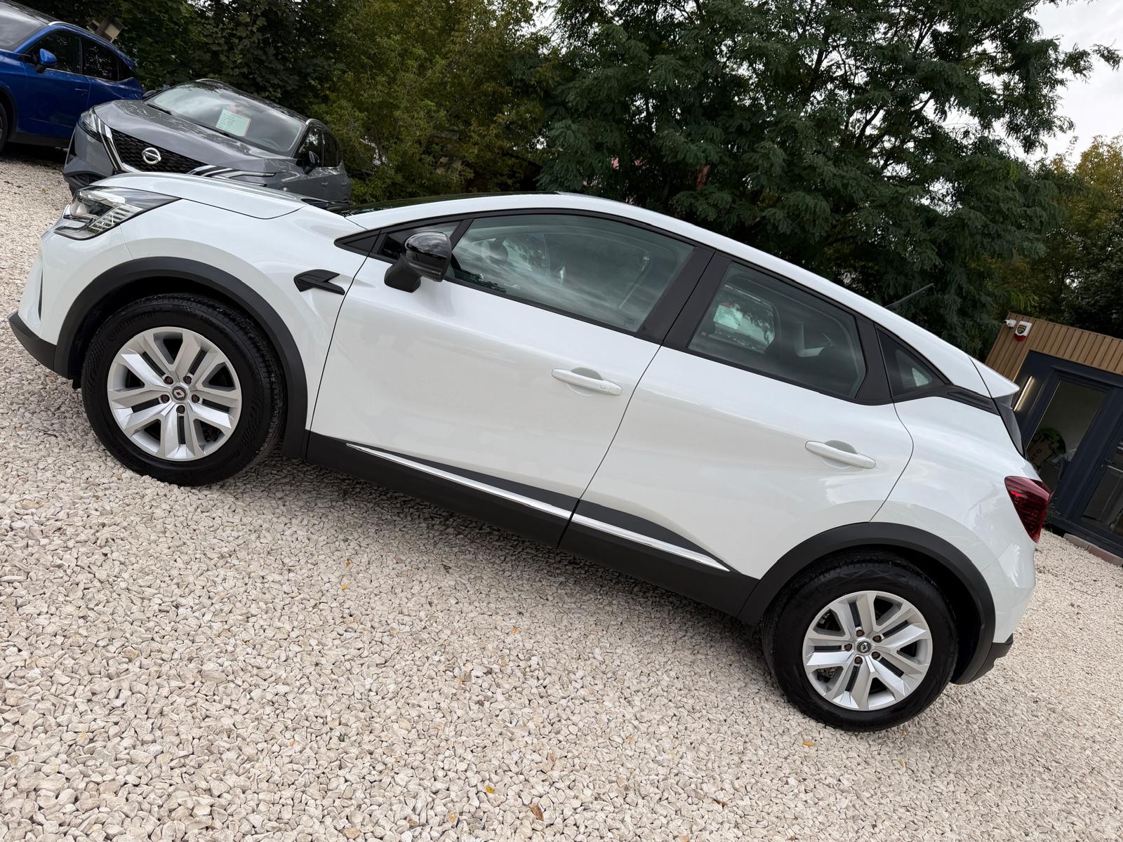 Renault Captur Intense 2020 - bok