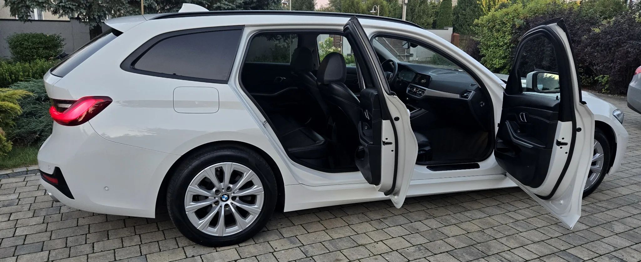 BMW Seria 3 320d M Sport 2021 - dach