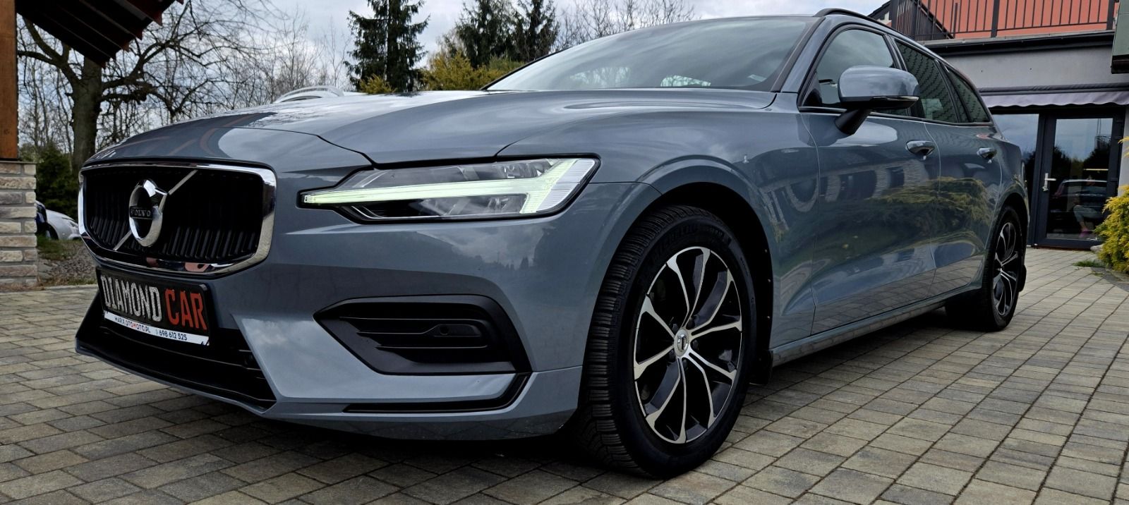 Volvo V60 B3 B Geartronic Momentum Pro 2022 - bok