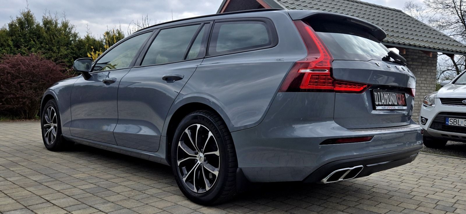 Volvo V60 B3 B Geartronic Momentum Pro 2022 - detal 17
