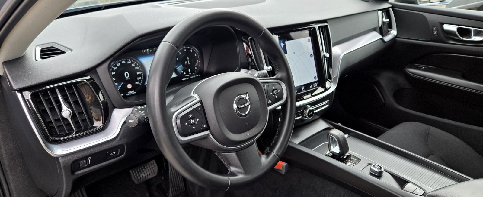 Volvo V60 B3 B Geartronic Momentum Pro 2022 - detal 19