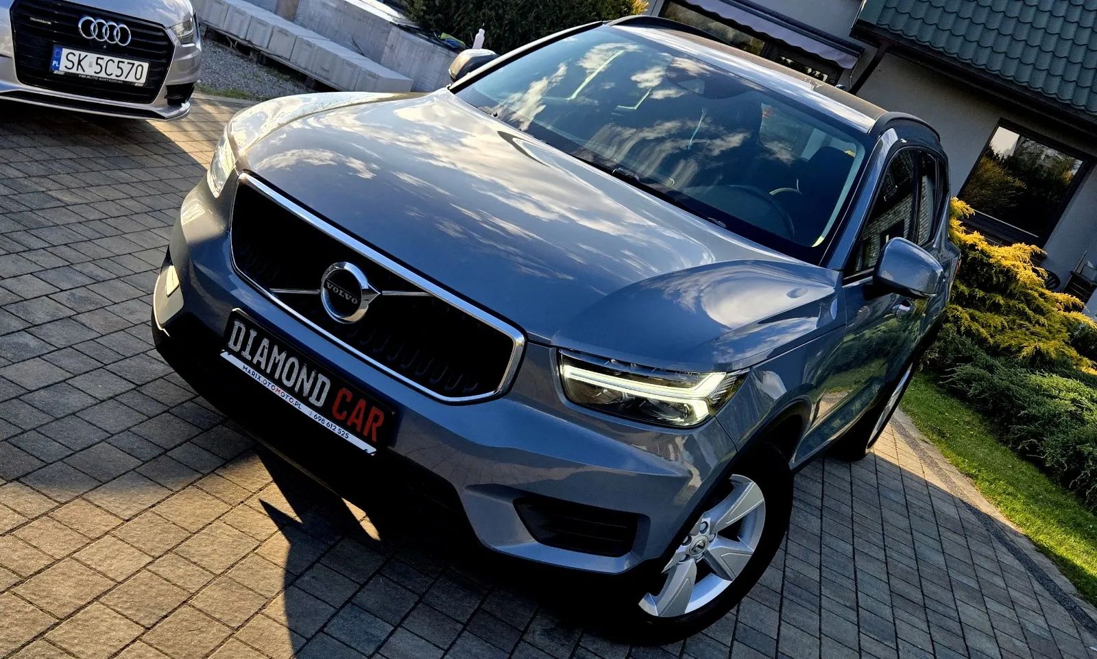 Volvo Xc 40 T3 Momentum Pro 2019 - przód/bok