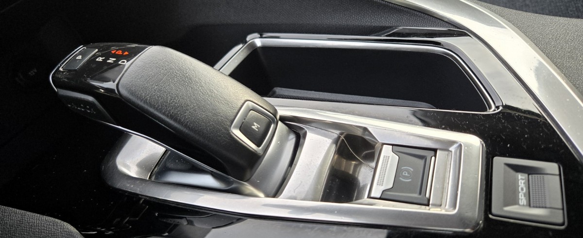 Peugeot 3008 BlueHDi 130 Stop & Start EAT8 Allure 2020 - detal 29